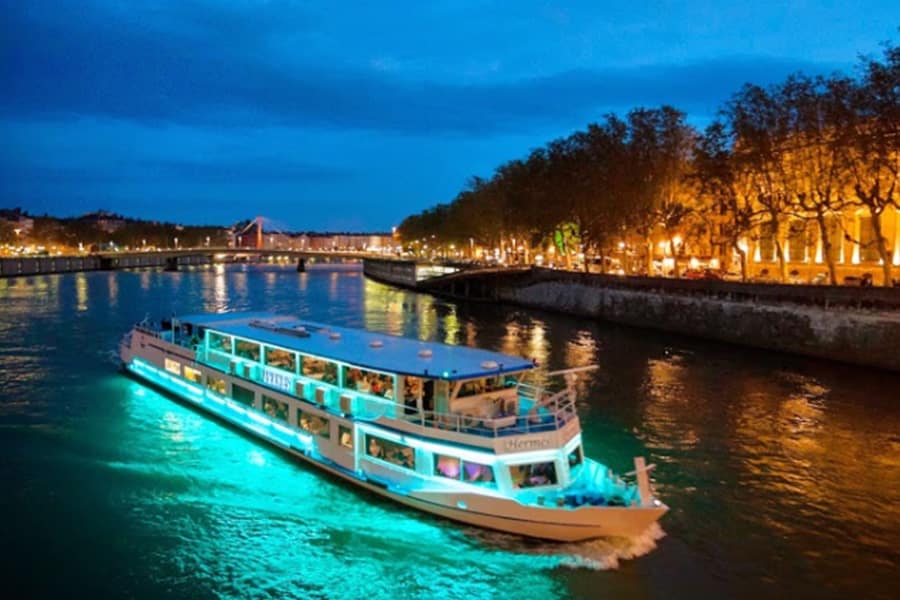 Hermes-Diner-en-Bateau-à-Lyon