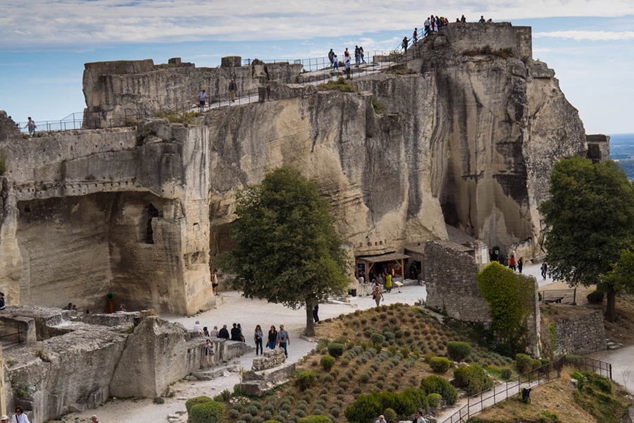 Visiter-le-Chateau-durant-le-Séjour-Romantique-Baux-de-Provence