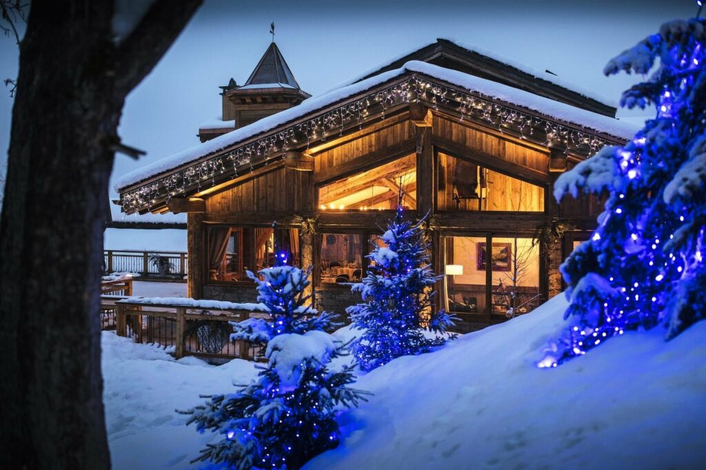 La Bouitte Hôtel Spa Relais et chateaux Matthieu Cellard extérieur neige hiver Savoie