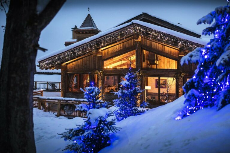 La Bouitte Hôtel Spa Relais et chateaux Matthieu Cellard extérieur neige hiver Savoie