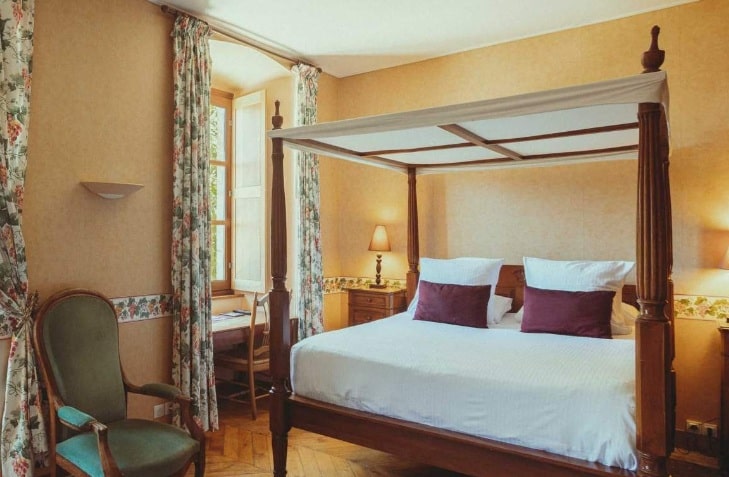 Chambre Confort du Château Chapeau Cornu décorée avec élégance
