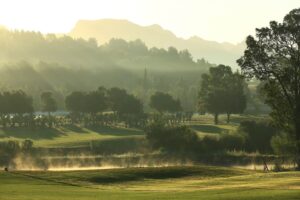 Parcours de golf du Domaine de Manville au lever du soleil