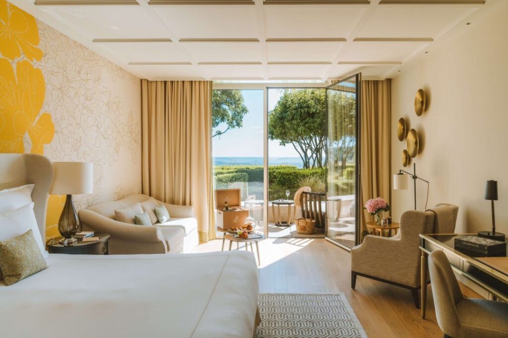 Junior Suite Champagne avec vue panoramique sur la vallée champenoise