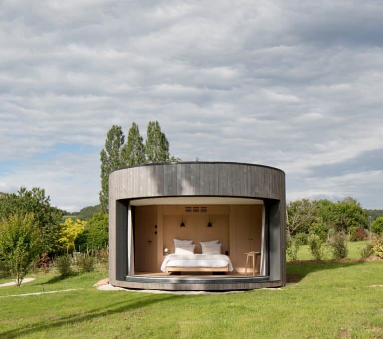 Lumipod Plénitude au Château de Massillan, hébergement insolite en pleine nature