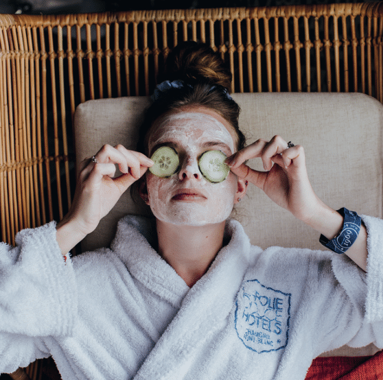 Cliente en peignoir au Spa Pure Altitude de La Folie Douce Hotels Chamonix