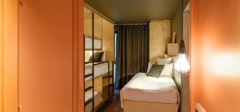 Chambre familiale Standard pour 4 avec lits superposés à La Folie Douce Hotels Chamonix