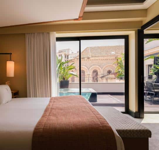 Terrasse Suite avec bassin privé au Five Seas Cannes