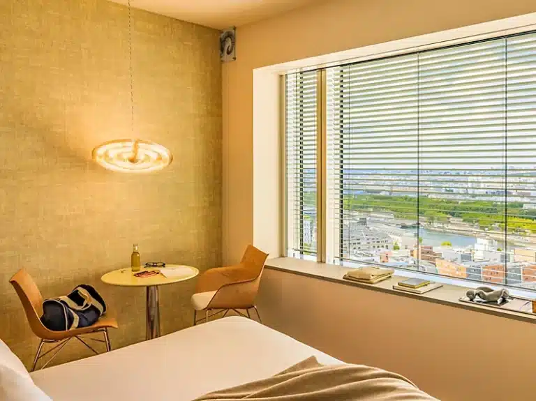 Chambre avec vue urbaine au Too Hotel MGallery Paris