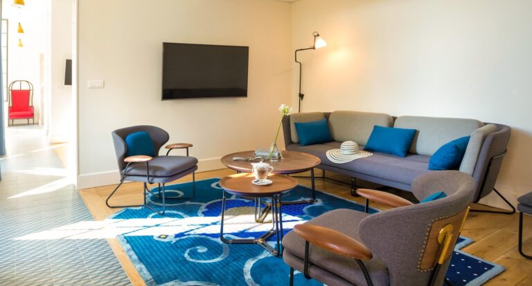 Salon moderne dans le loft du Fourvière Hôtel Lyon