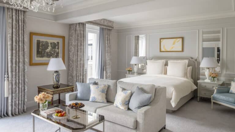 Chambre Première du Four Seasons Hotel George V Paris