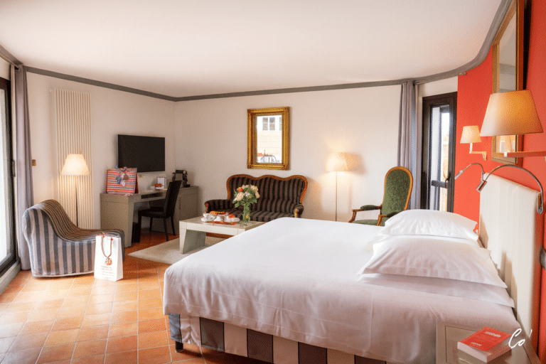 Chambre Deluxe spacieuse avec salon à l’Hôtel Relais & Châteaux Georges Blanc