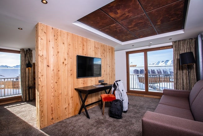 Suite Panorama avec salon et vue sur les Alpes à l’Hôtel Daria-I Nor