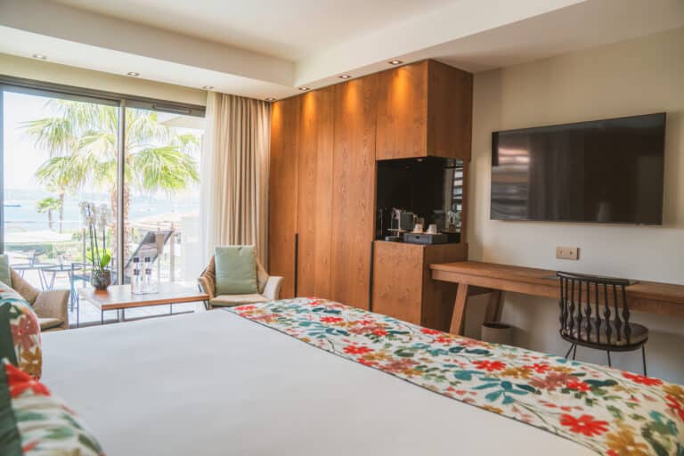 Chambre Deluwe wood sea au Kube Hotel de Saint Tropez