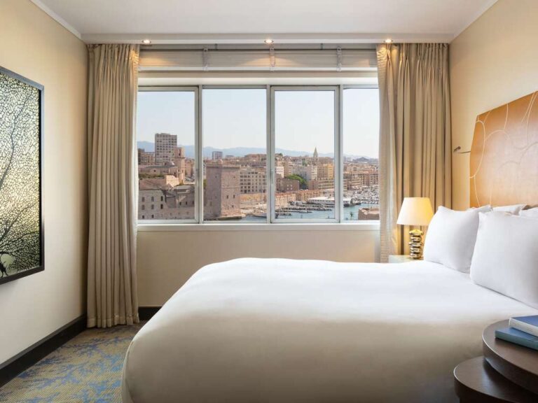 Chambre Luxury élégante au Sofitel Marseille Vieux-Port