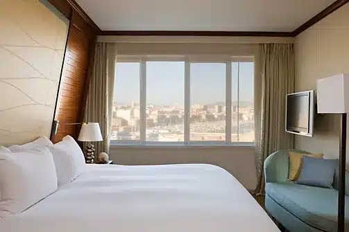 Chambre Supérieure lumineuse au Sofitel Marseille