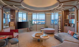 Suite élégante du Canopy by Hilton Cannes