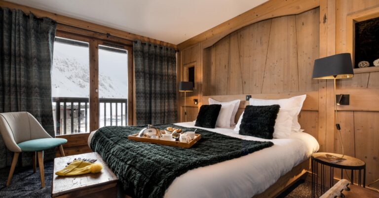 Chambre de suite privilège avec vue sur les montagnes à Tignes
