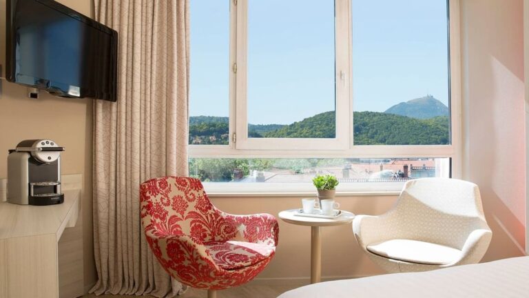 Chambre Supérieure avec vue de l'Oceania Clermont-Ferrand