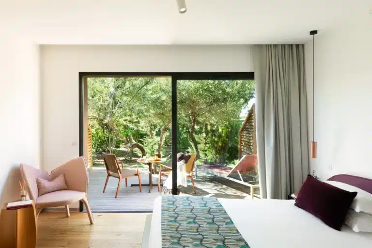 Chambre Supérieure avec terrasse vue jardin au Version Maquis Bonifacio
