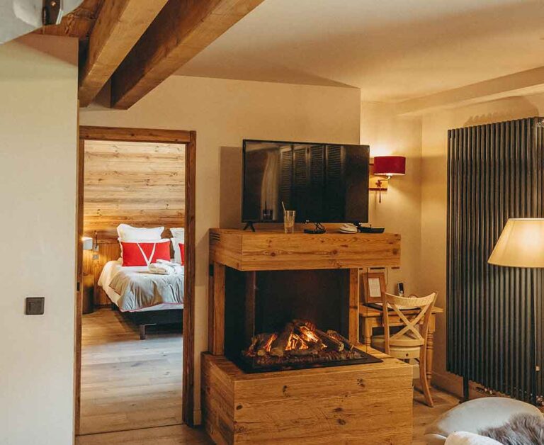 Suite Rissiou avec cheminée à l’Hôtel V de Vaujany
